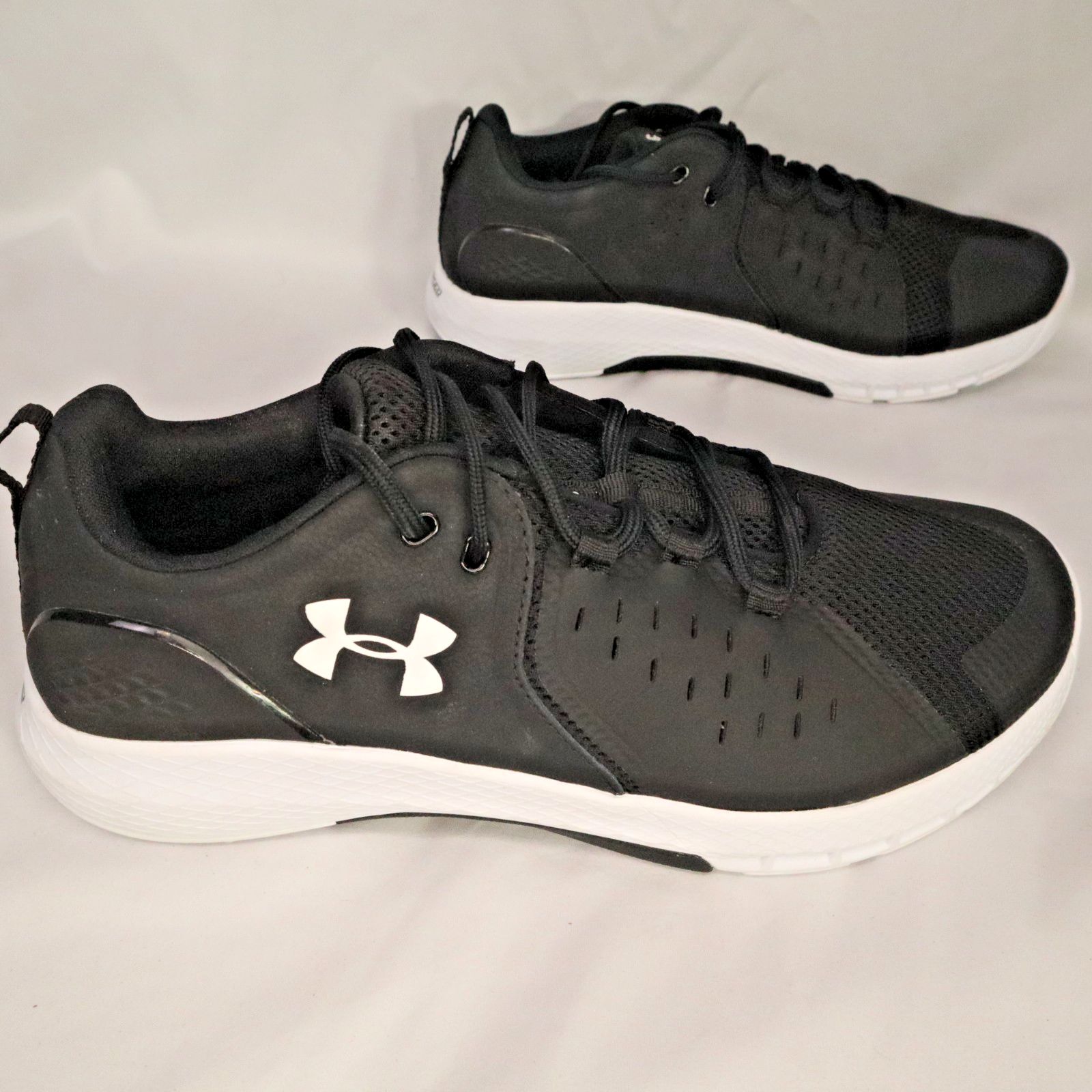Under Armour Charged Black Sneaker Shoe Mens Size 11 In Box